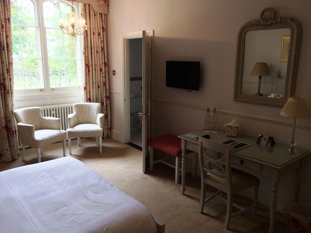 The Manor Country House Hotel 3