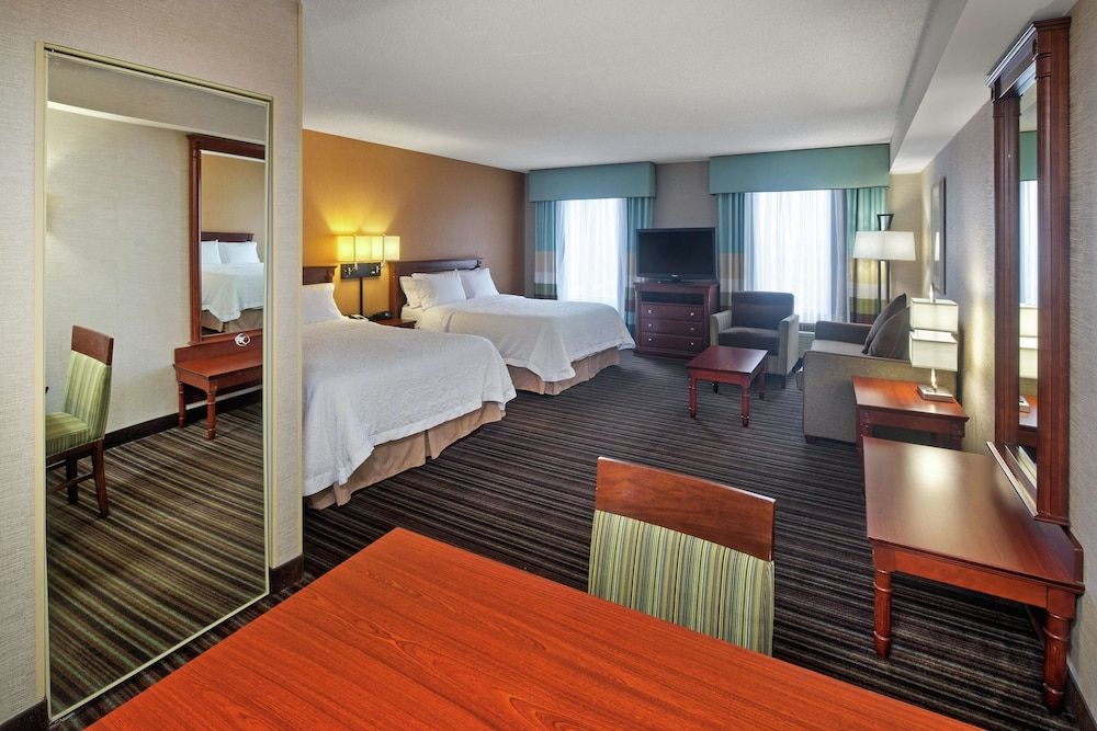 Hampton Inn & Suites by Hilton Toronto Airport 3