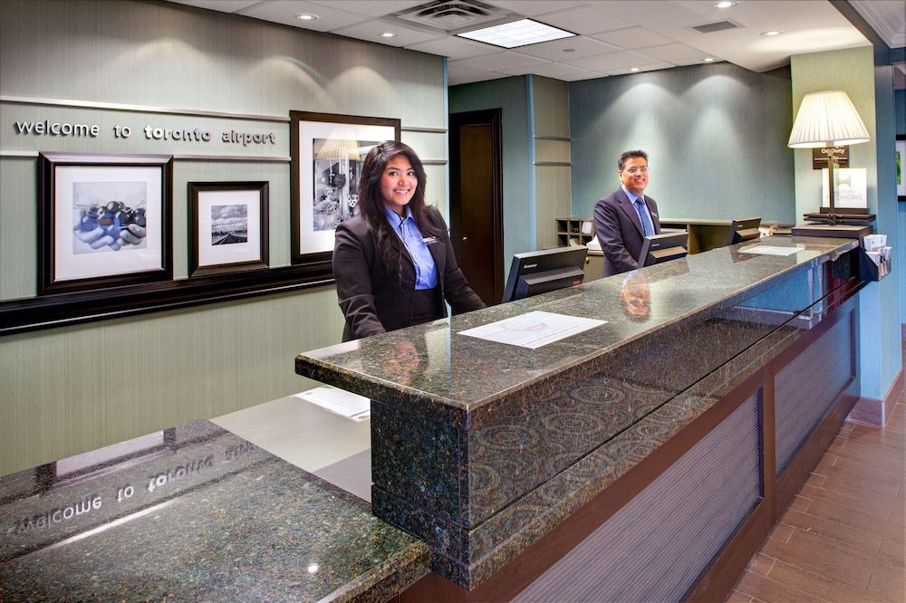 Hampton Inn & Suites by Hilton Toronto Airport 2