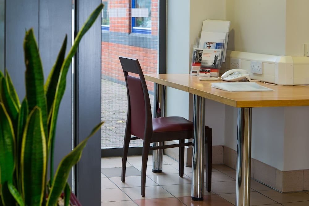 Holiday Inn Express Droitwich Spa 2