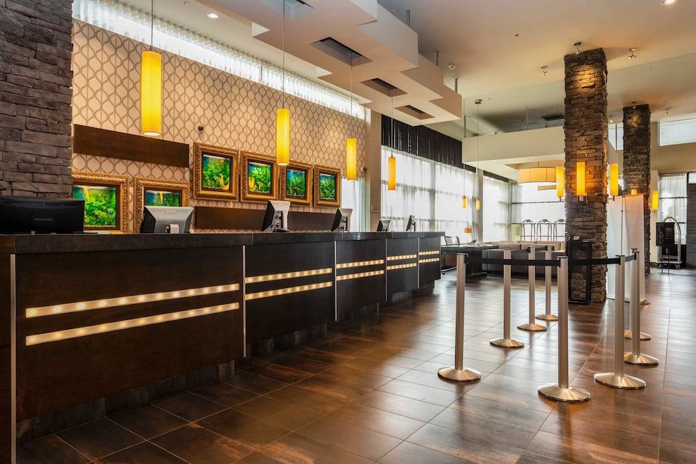 Sandman Signature Vancouver Airport Hotel & Resort 2