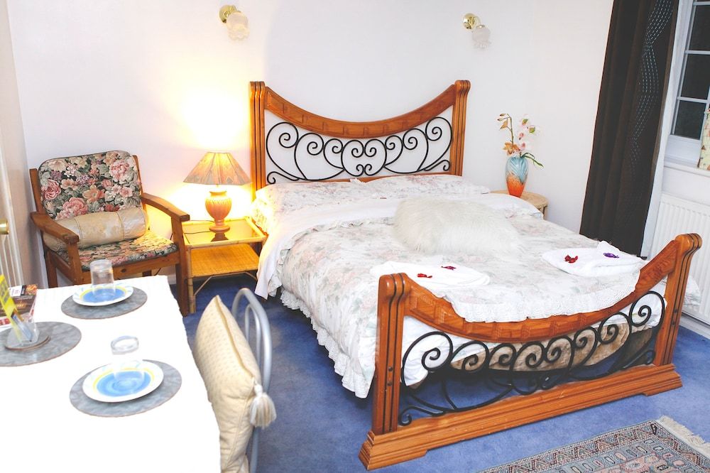 Da Vinci Guest House Gatwick 3