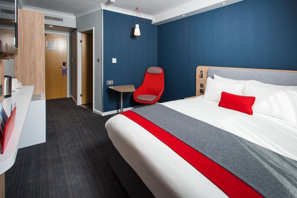 Holiday Inn Express London Luton Airport 3 Holiday Inn Express London Luton Airport 3