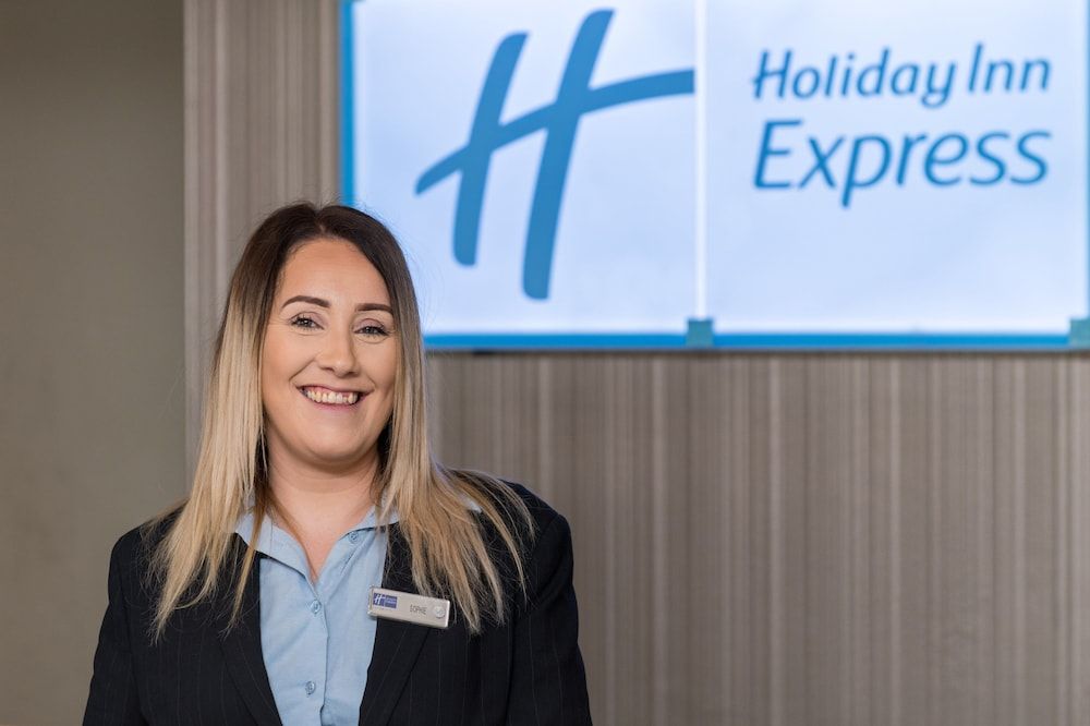 Holiday Inn Express London Luton Airport 2 Holiday Inn Express London Luton Airport 2