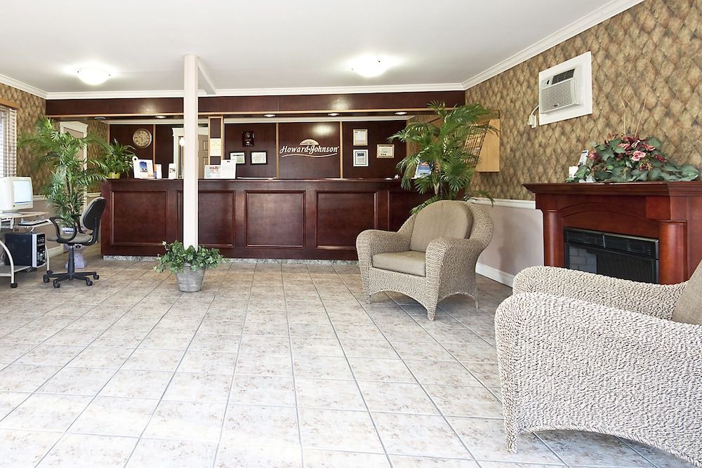 Howard Johnson by Wyndham Downtown Kamloops 2