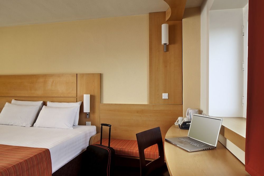 ibis Stevenage Centre 3