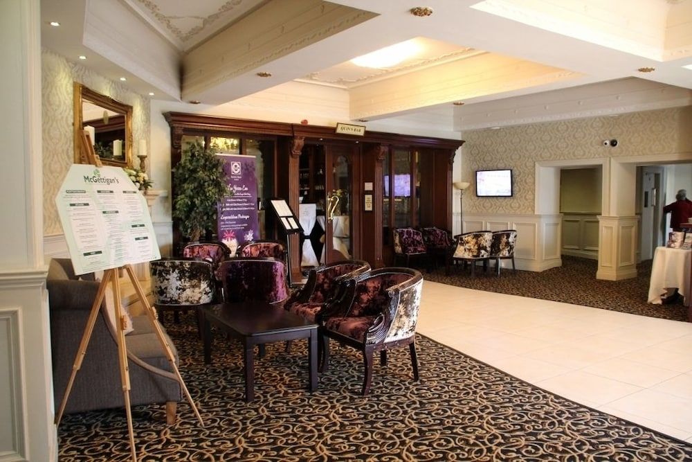 The Royal Hotel and Merrill Leisure Club 3