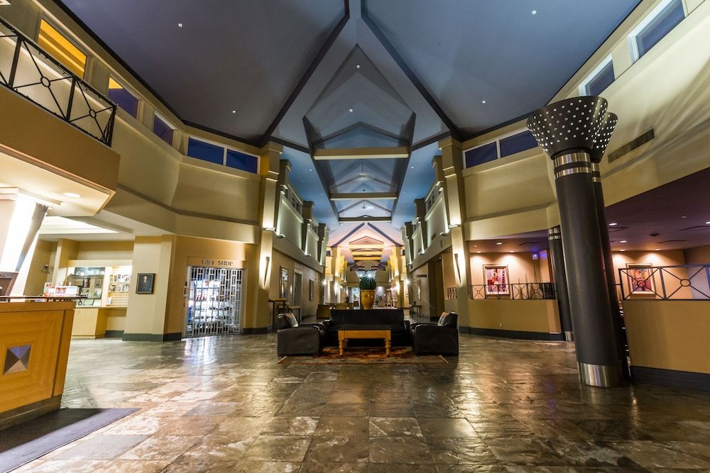 Royal Hotel Edmonton Airport, Trademark Collection by Wyndham 3