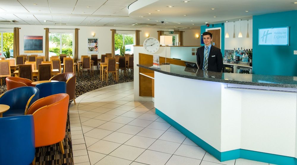 Holiday Inn Express Lichfield 2