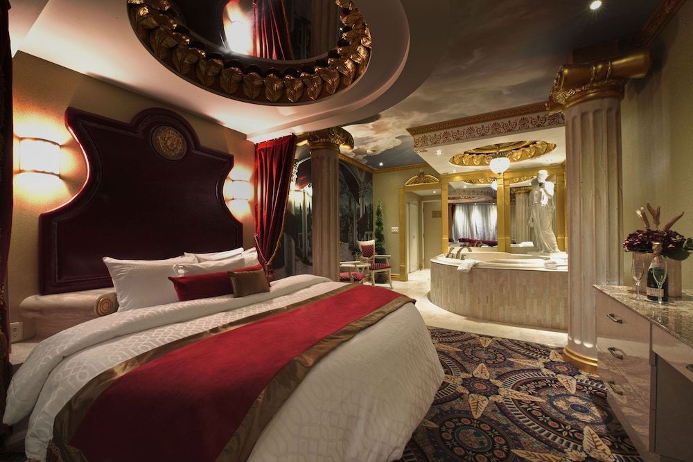 Fantasyland Hotel 3