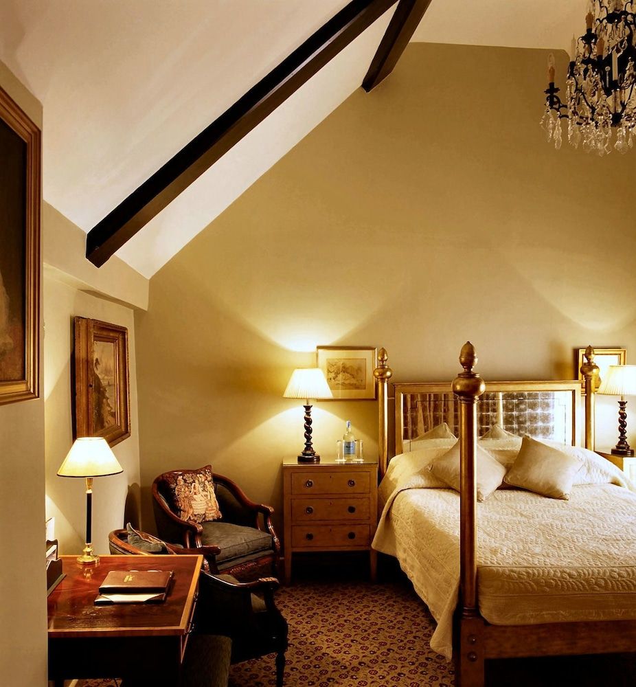 Ockenden Manor Hotel & Spa 3