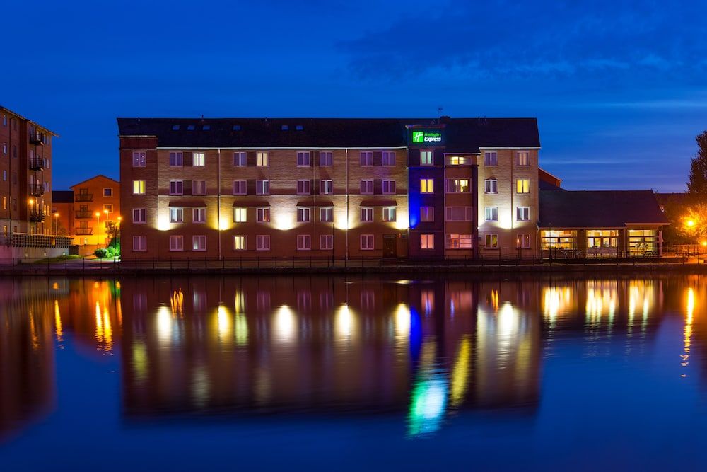 Holiday Inn Express Cardiff Bay 3 estrellas en Cardiff