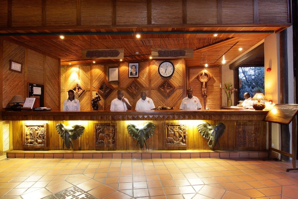 Cresta Mowana Safari Resort & Spa 3