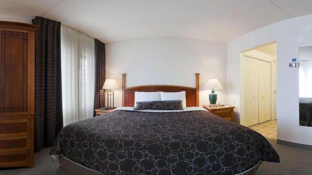 Staybridge Suites by Holiday Inn Toronto-Markham 3