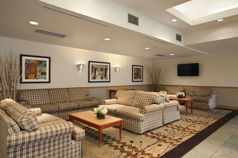 Travelodge by Wyndham Ottawa West 2