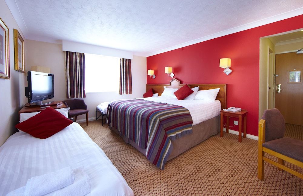 Village Hotel Manchester Hyde 3