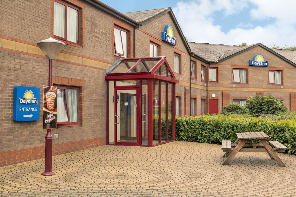 Days Inn by Wyndham Magor