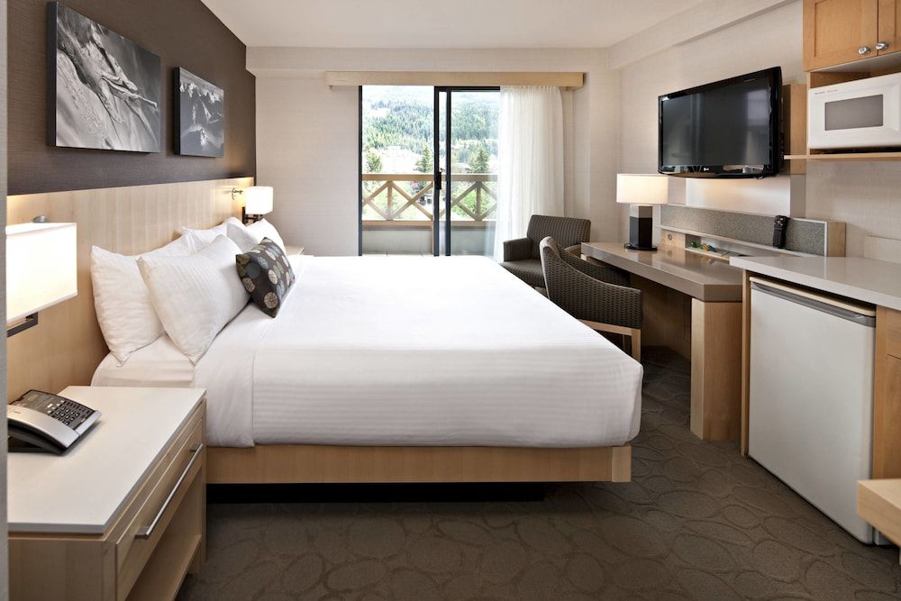 Delta Hotels by Marriott Whistler Village Suites 2