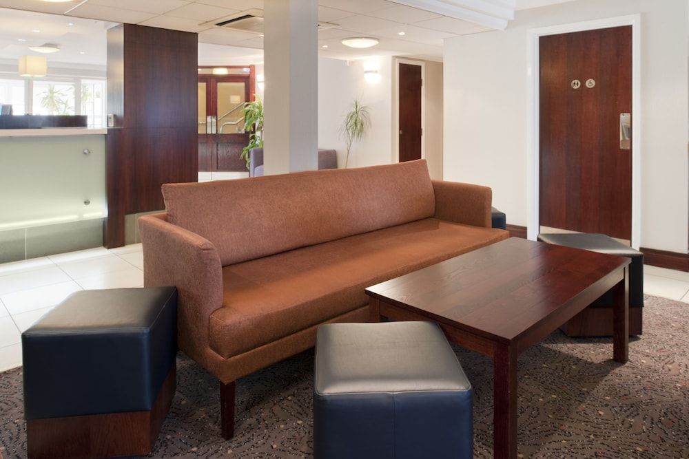 Holiday Inn Express Glenrothes 2