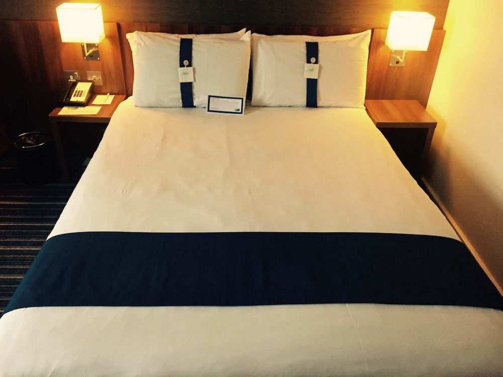 Holiday Inn Express Glenrothes 3