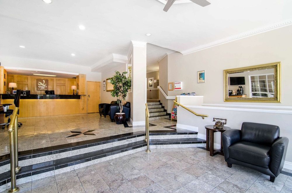 Quality Inn Downtown Inner Harbour 3