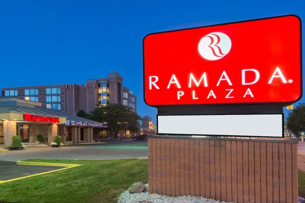 Ramada Plaza by Wyndham Niagara Falls 2 estrellas en Niagara Falls
