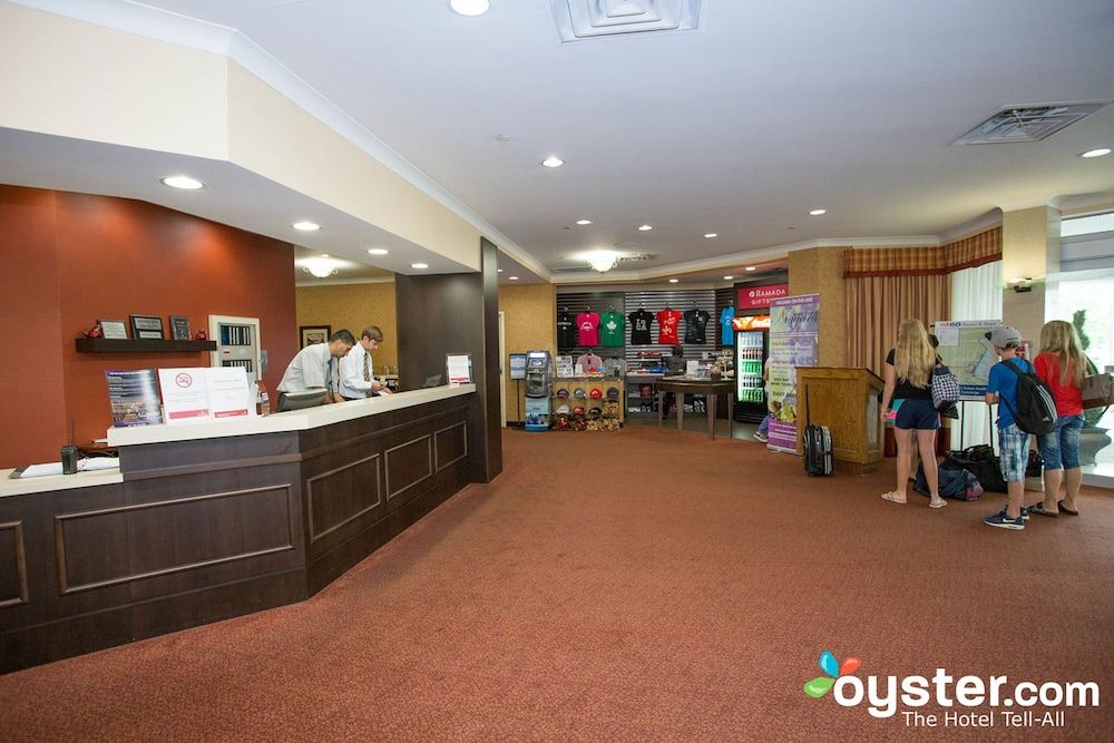 Ramada by Wyndham Niagara Falls/Fallsview 2