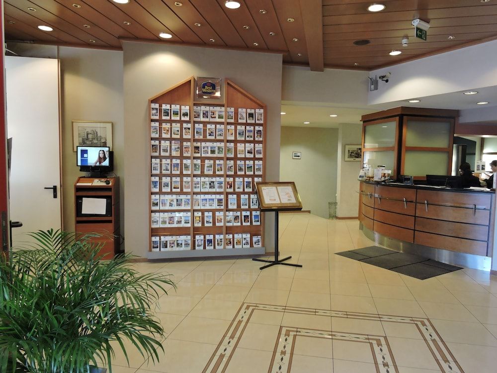Best Western Hotel International 2