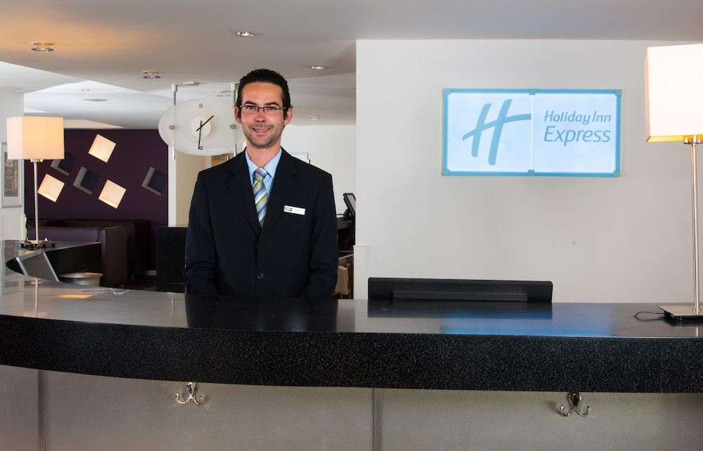 Holiday Inn Express Hemel Hempstead 2
