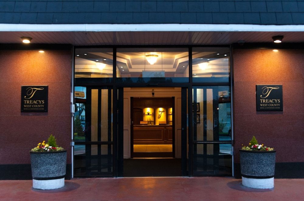 Treacys West County Hotel Ennis 2