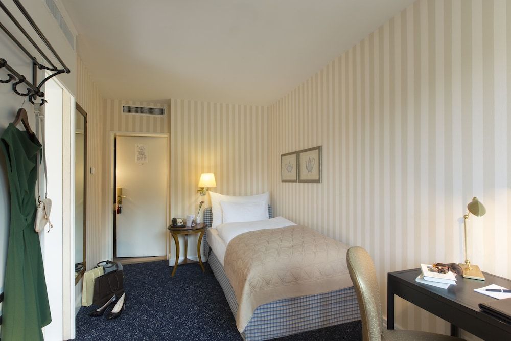 Small Luxury Hotel Ambassador a L'Opera 3 Small Luxury Hotel Ambassador a L'Opera 3