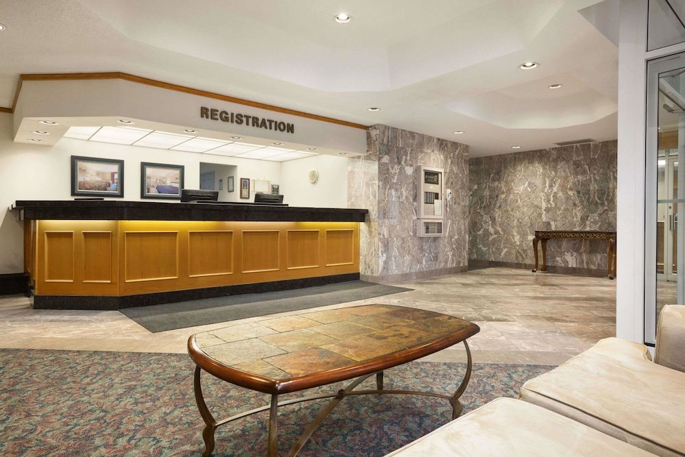 Travelodge by Wyndham Niagara Falls By the Falls 2 Travelodge by Wyndham Niagara Falls By the Falls 2