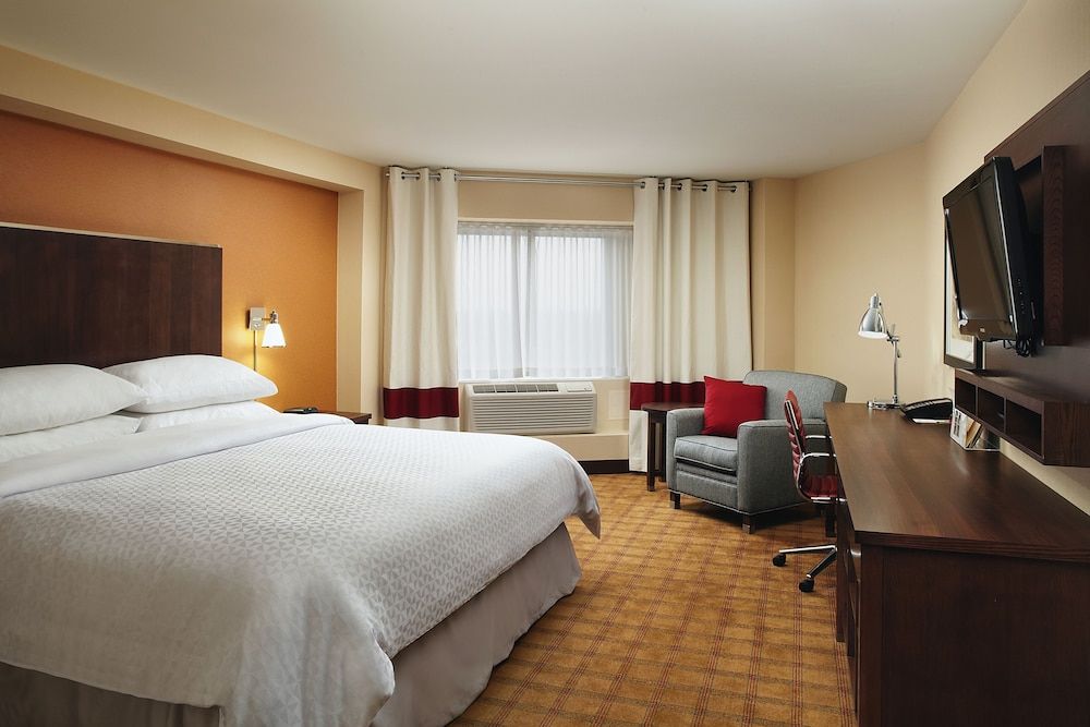 Four Points by Sheraton Niagara Falls Fallsview 3