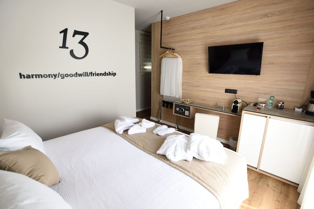 Magnifique Luxury Suites 2