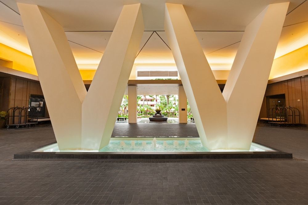 Real Select Vacations at The Ritz-Carlton Residences, Waikiki Beach 2