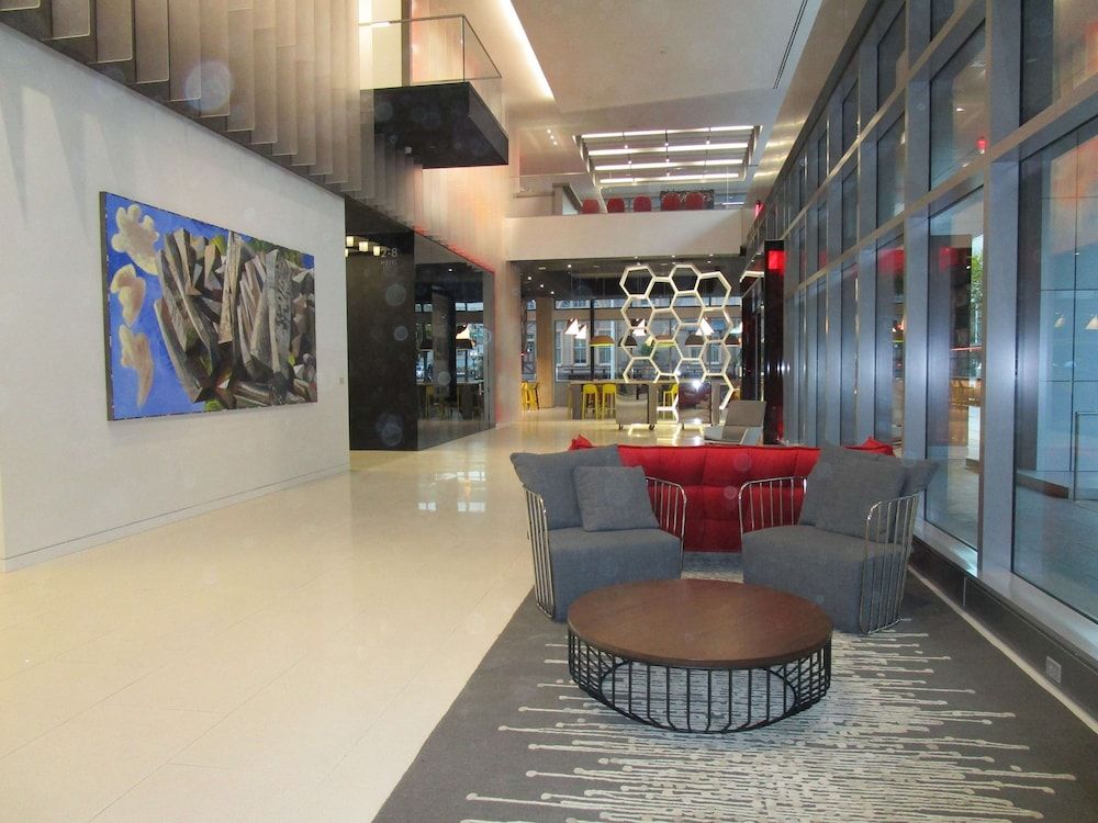 Radisson RED Portland Downtown 2