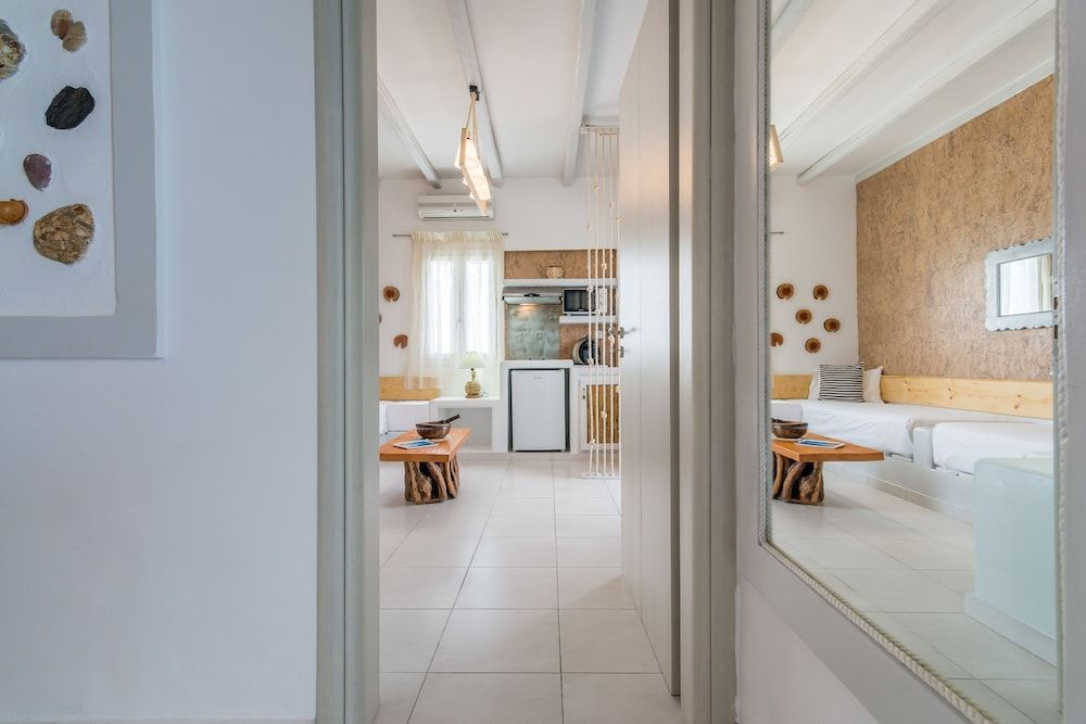 Niki Savvas Studio & Suites 3