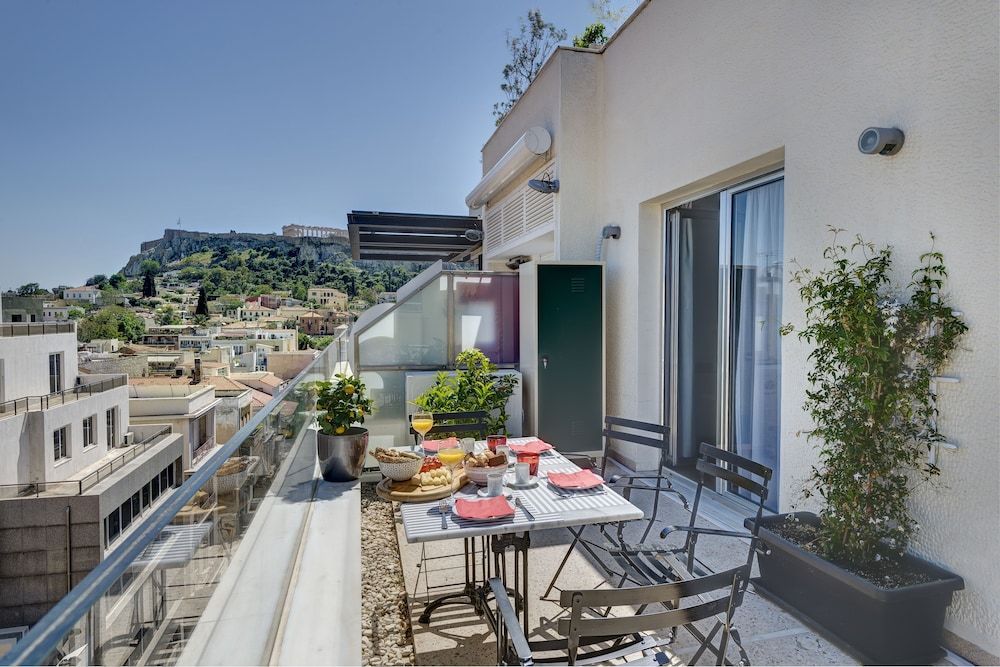 Loft apt w/ Acropolis View 1