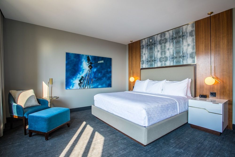 Cambria Hotel Downtown Dallas 1