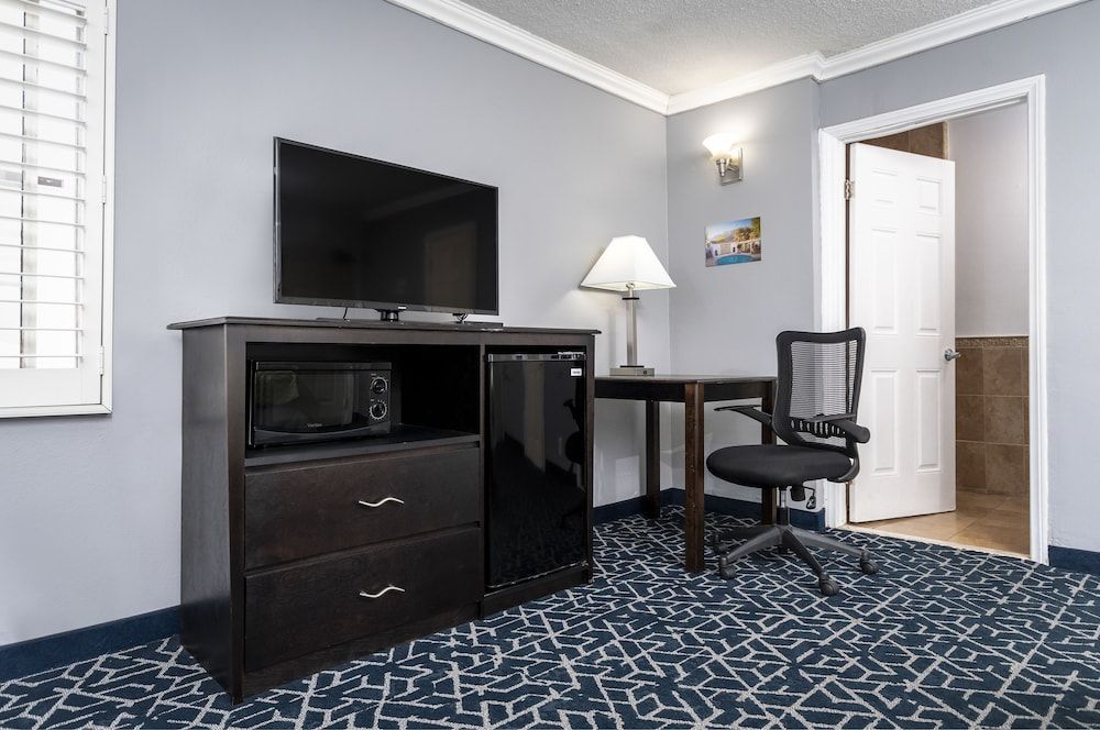 Dusk Hotel 3 Dusk Hotel 3