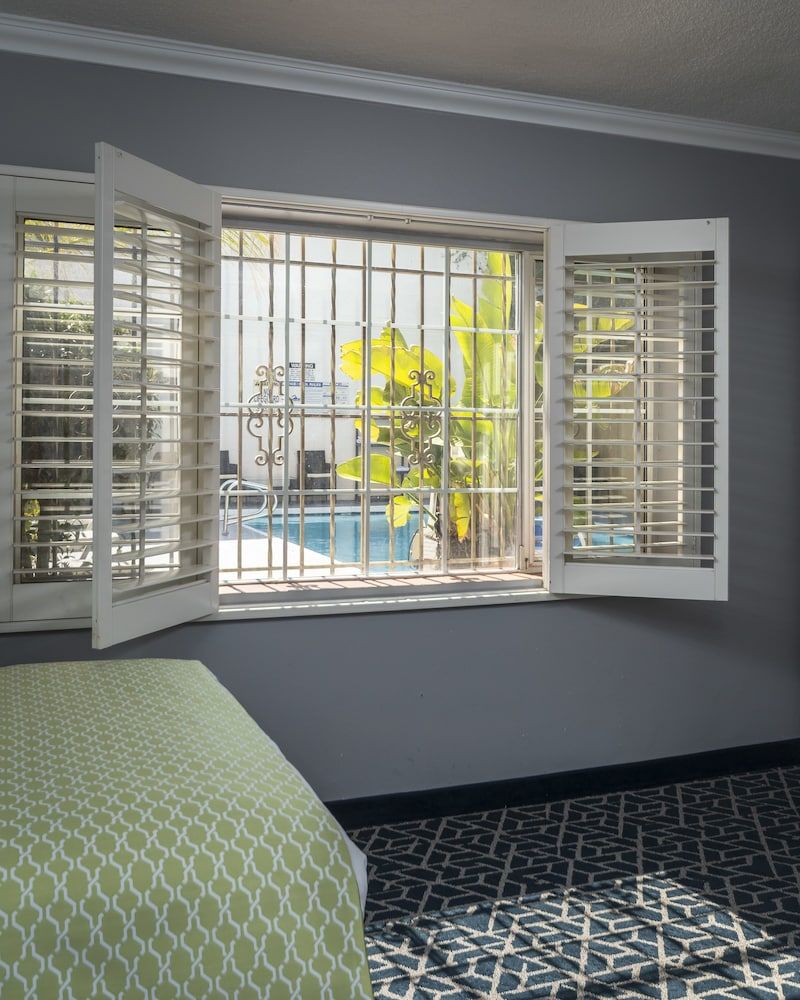 Dusk Hotel 2 Dusk Hotel 2