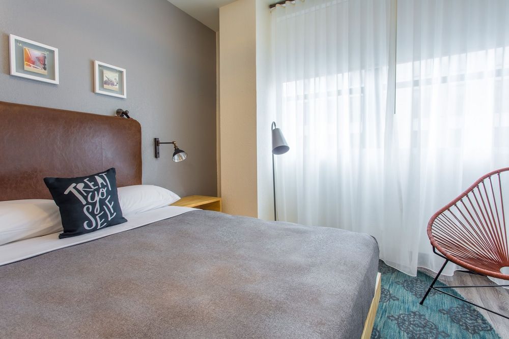 Moxy San Diego Downtown/Gaslamp Quarter 2