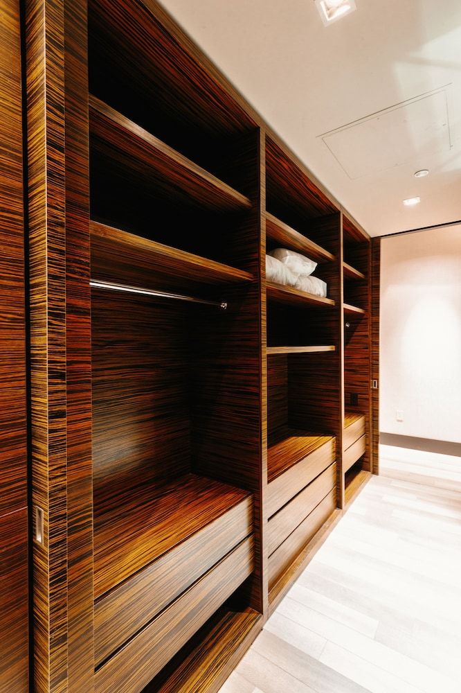 StripViewSuites at Palms Place 3