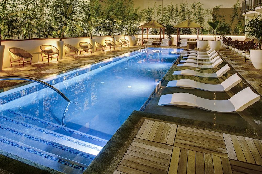 The Laylow, Autograph Collection 1