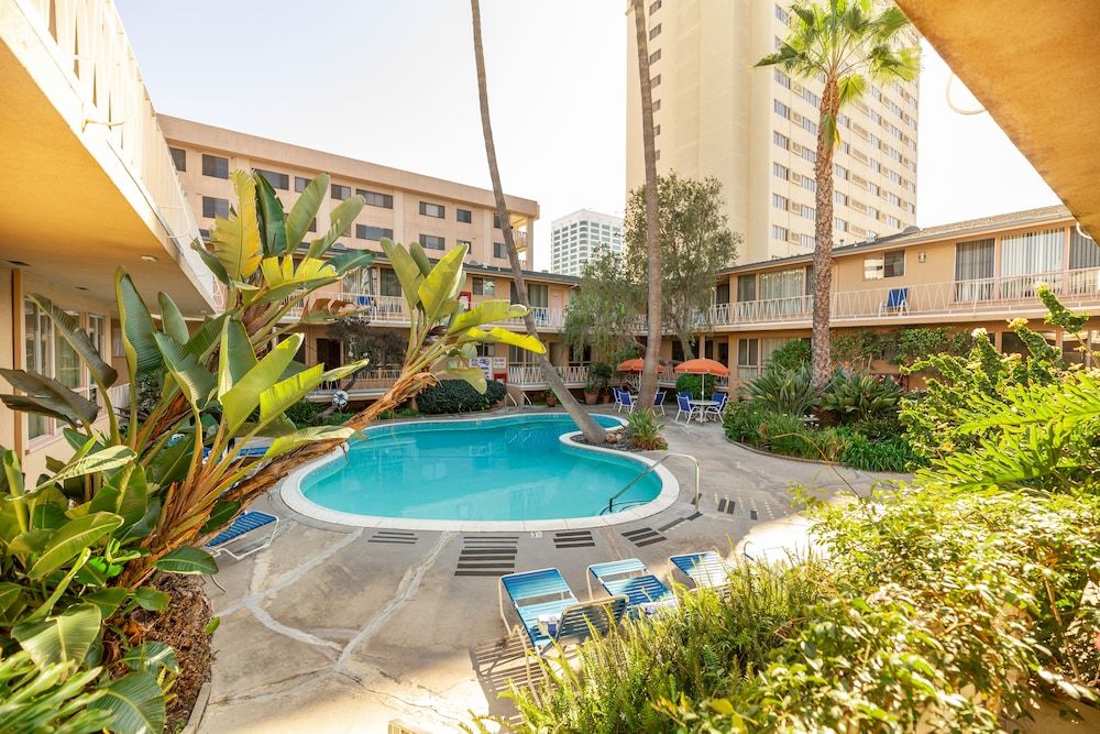 Cal Mar Hotel Suites 1