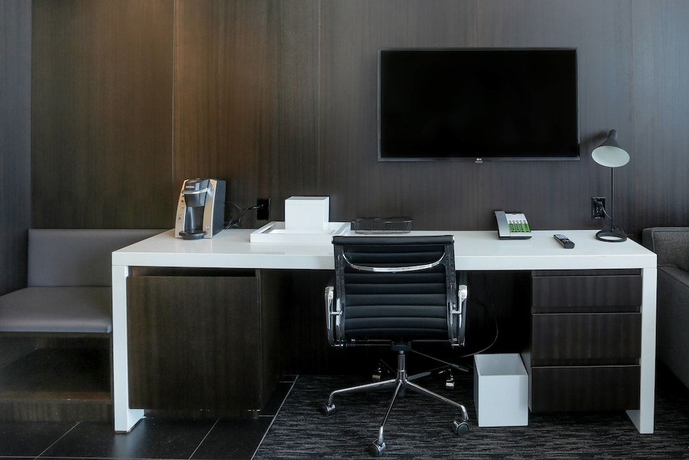 Courtyard Long Island City/New York Manhattan View 3