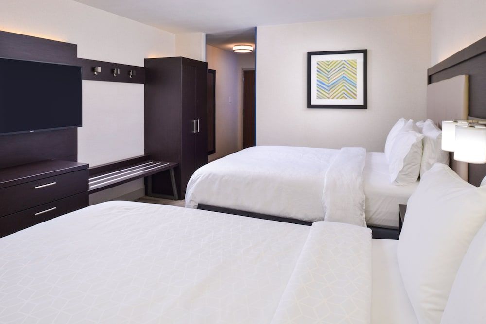 Holiday Inn Express & Suites Shreveport - Downtown 1