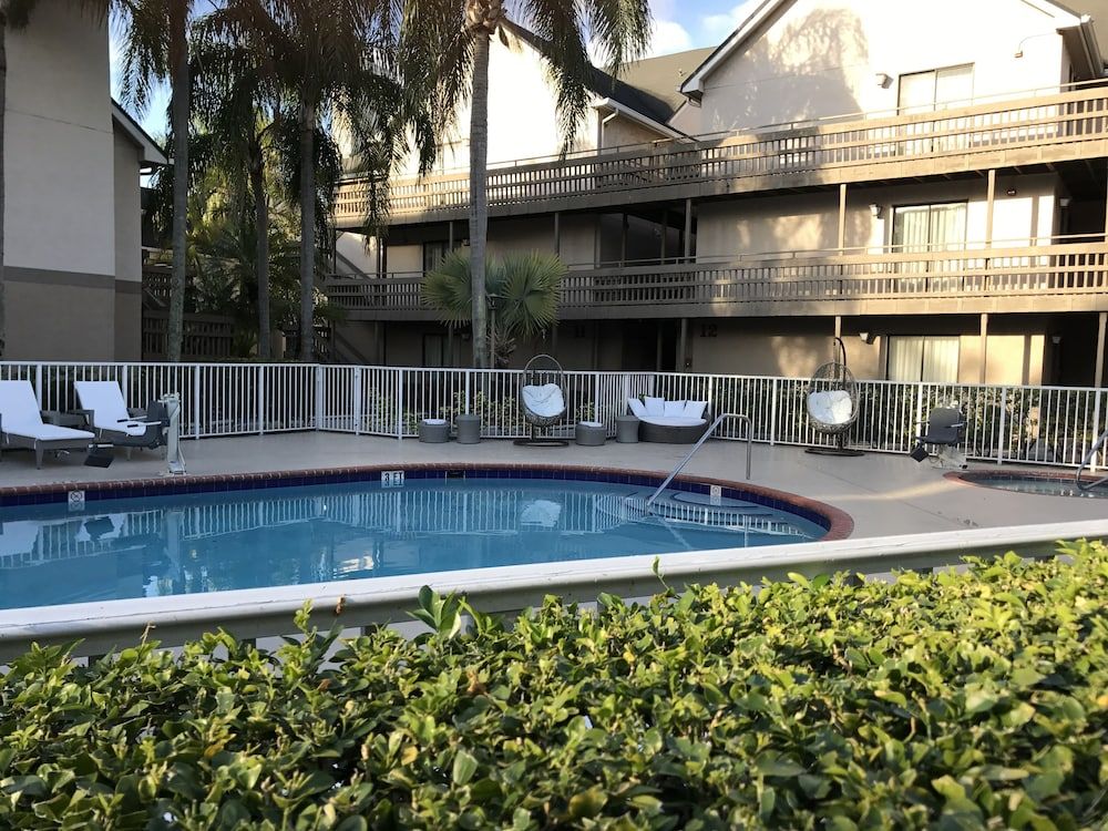 Doral Inn & Suites Miami Airport West 1
