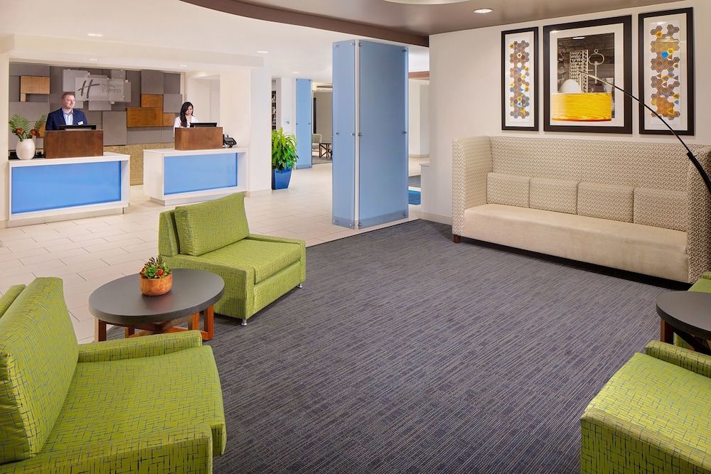 Holiday Inn Express & Suites Austin Downtown - University 2