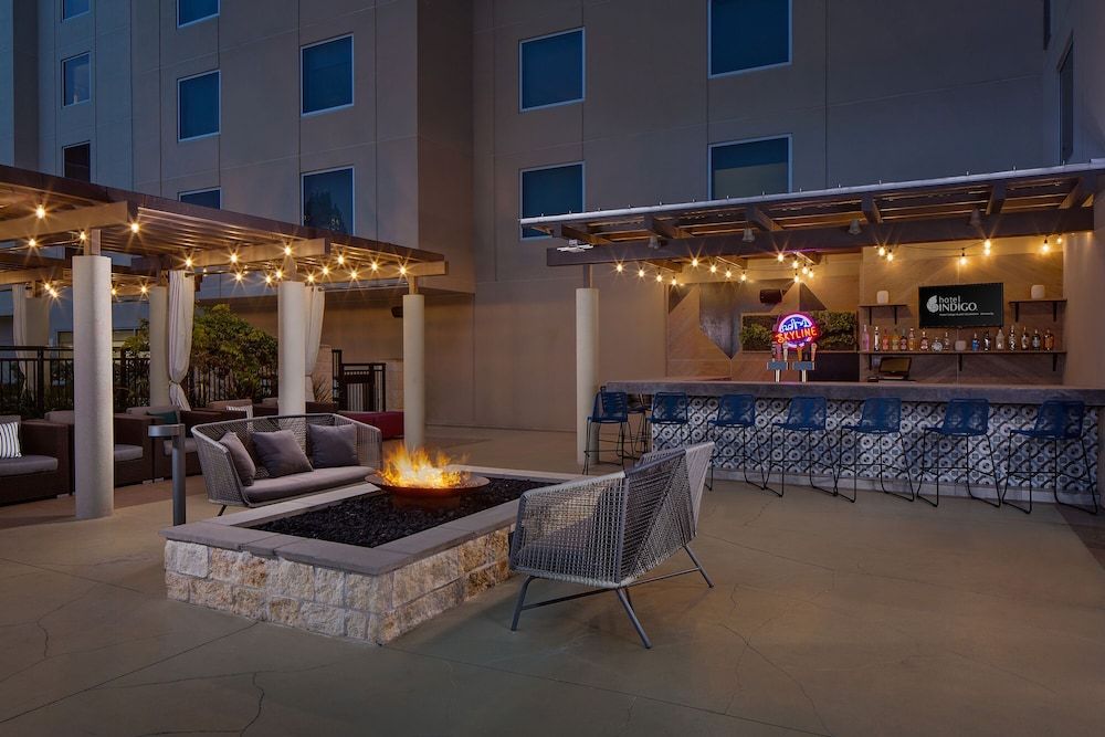 Holiday Inn Express & Suites Austin Downtown - University 1